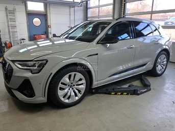 Audi e-tron S
quattro S-line