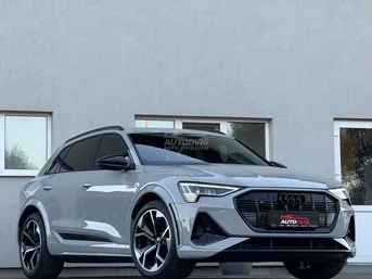 Audi e-tron S
quattro S-line